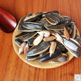 焦糖核桃红枣与五香椒盐原味瓜子 休闲零食的味觉盛宴